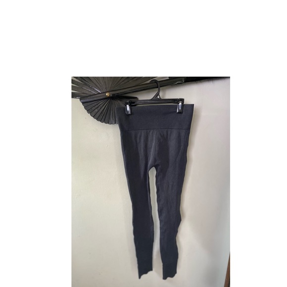 Suzy Shier grey nylon leggings - Picture 1 of 3